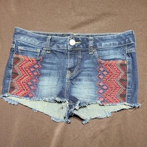 Express shortie short jeans sz 4 Aztec